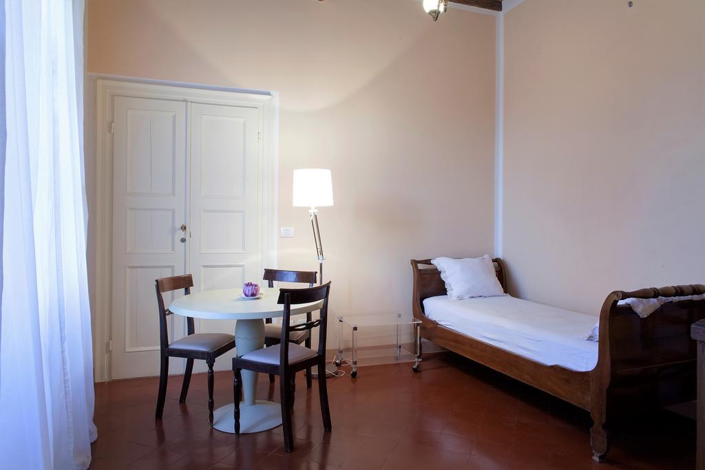 Cavour33 Bed & Breakfast Massa  Bagian luar foto